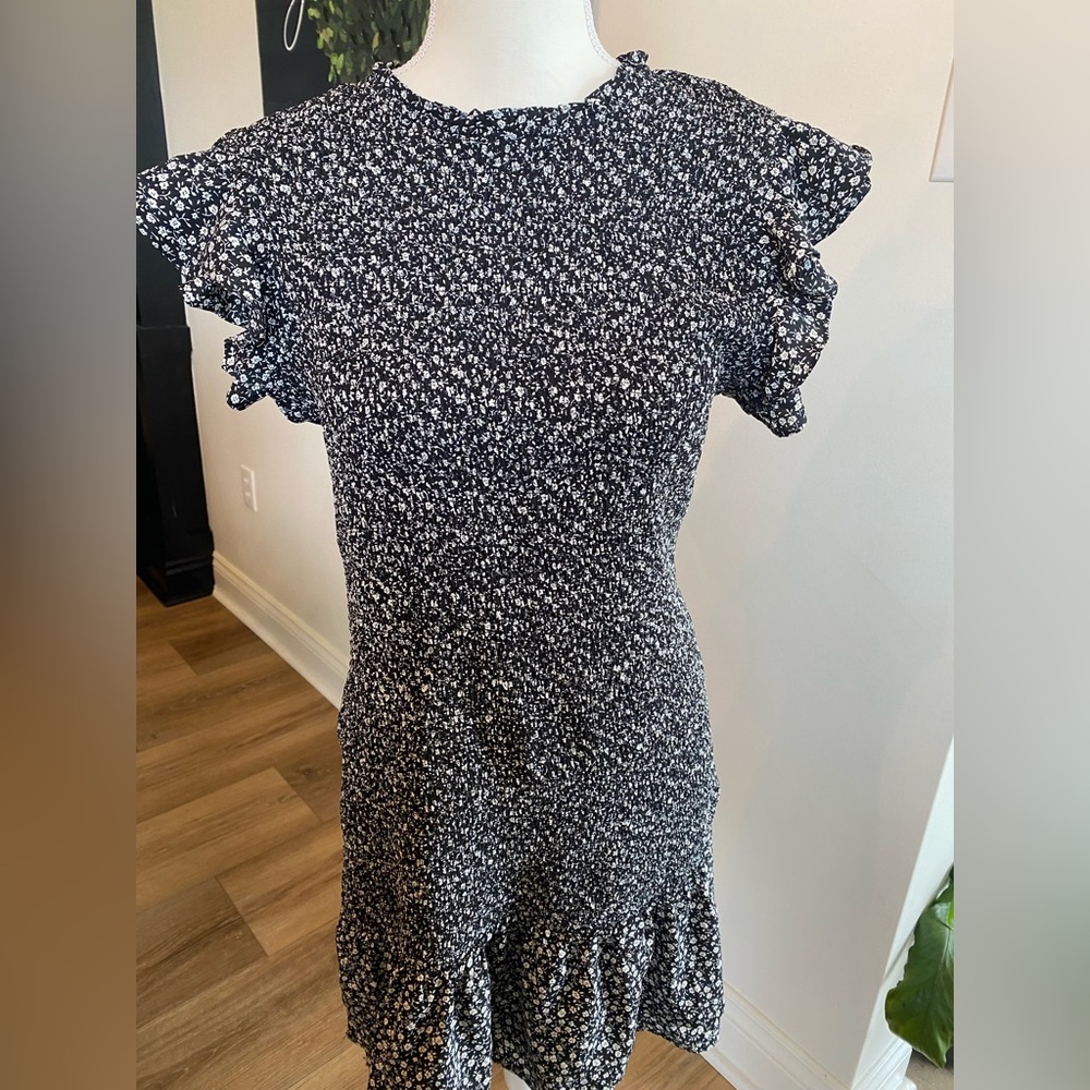 loveriche, size Med, fitted short-sleeve dress, long zipper in back with clasp.